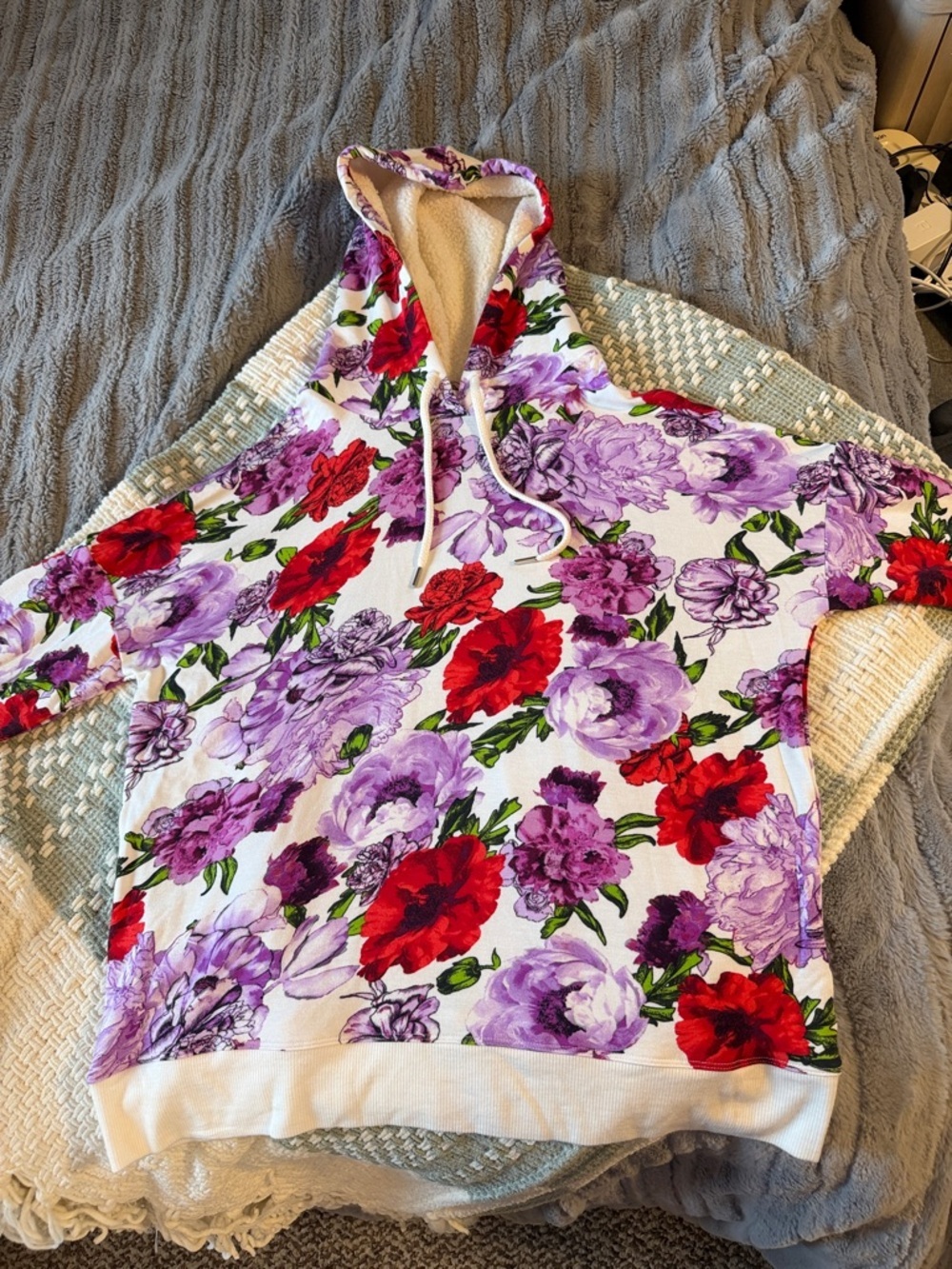 Women’s Victoria Secret hooded long sleeve 💜